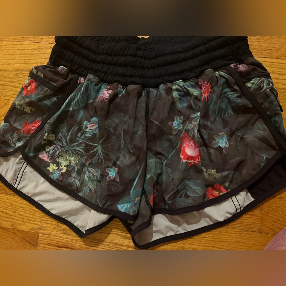 Tracker short lululemon size 10